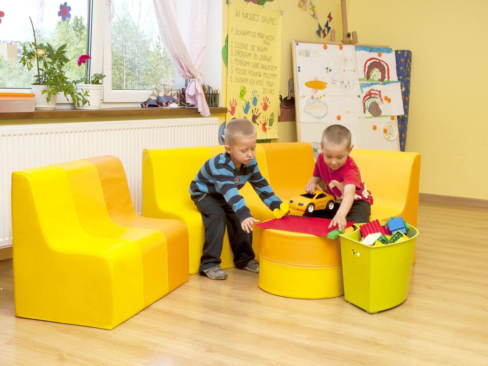 Zonnige zachte set geel