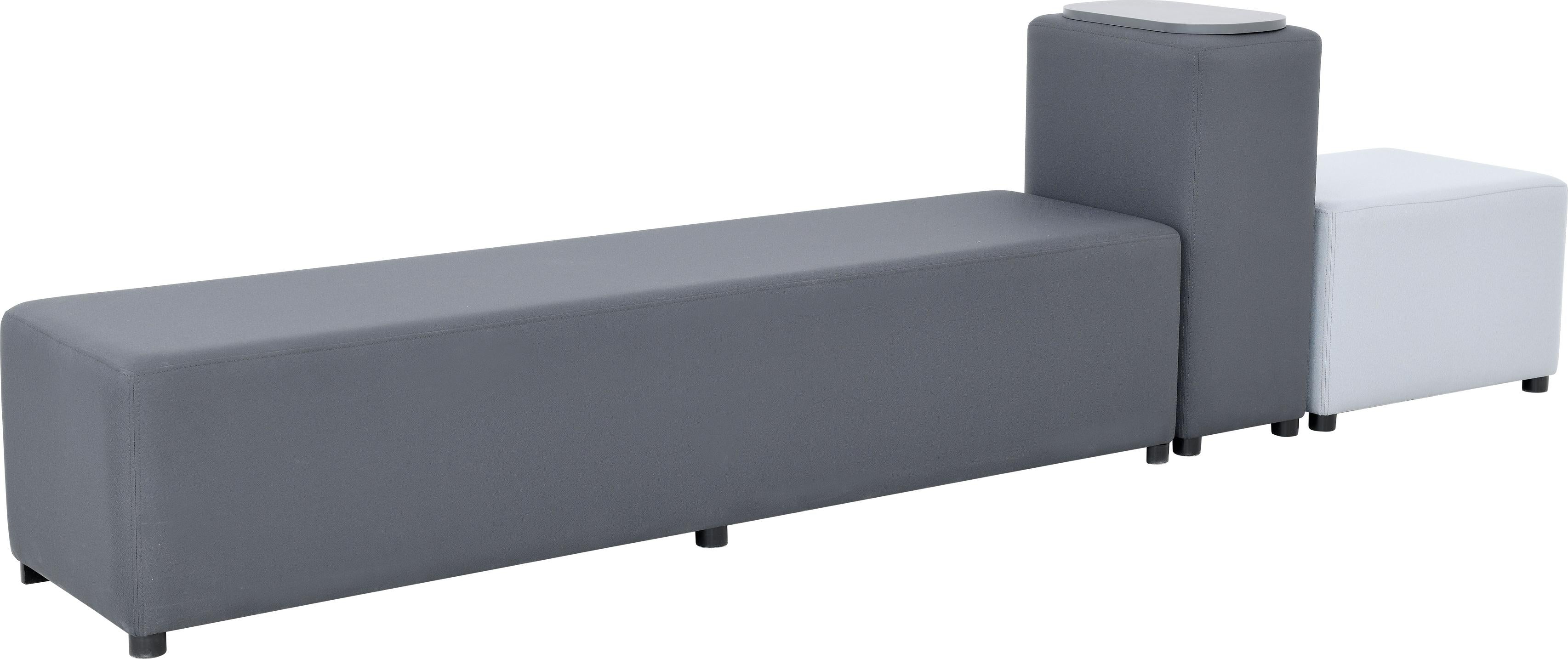 Modular, graue Sitzlandschaft mit Rückenelementen und Möbelklemmen.