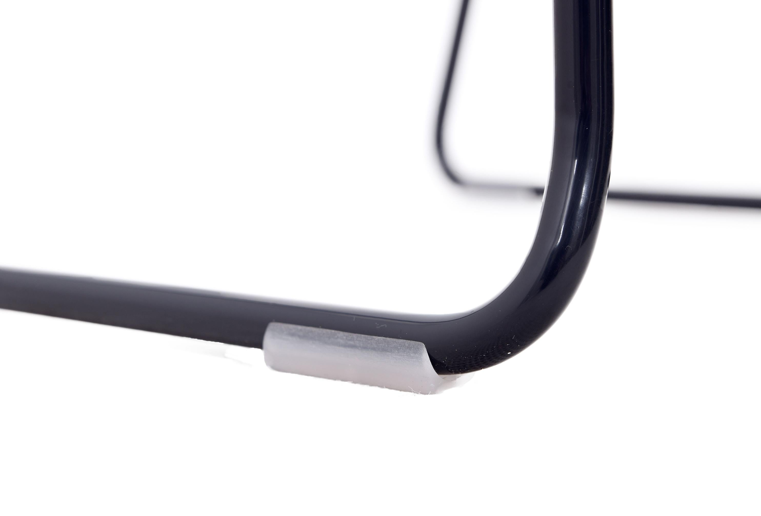 Barhocker-Fuß mit Kunststoffgleitern für stabilen Stand.