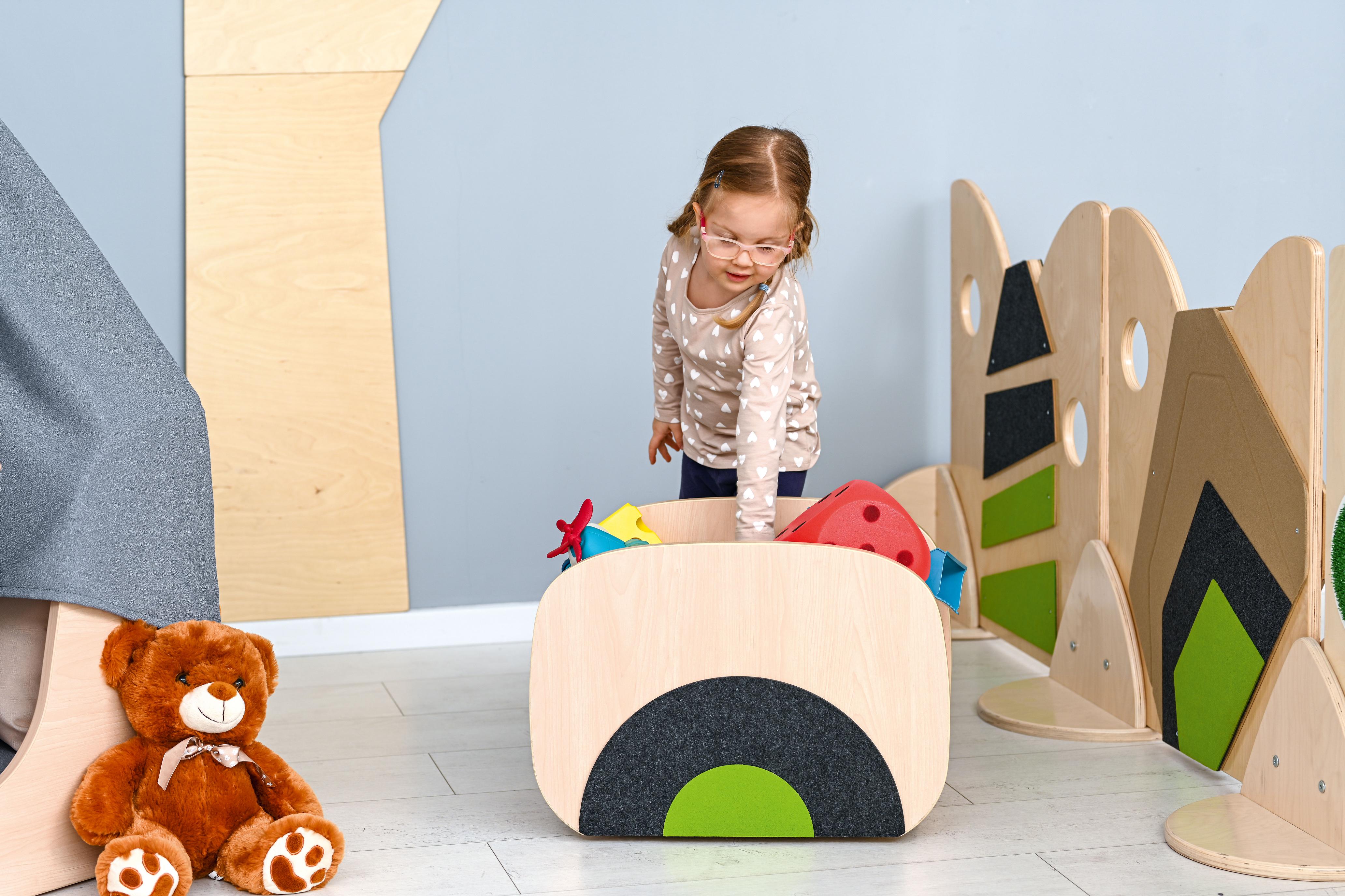 Flora Rollcontainer für Bücher im Kindergarten-Einsatz. - Produkt wird im Kindergarten oder Schule genutzt.