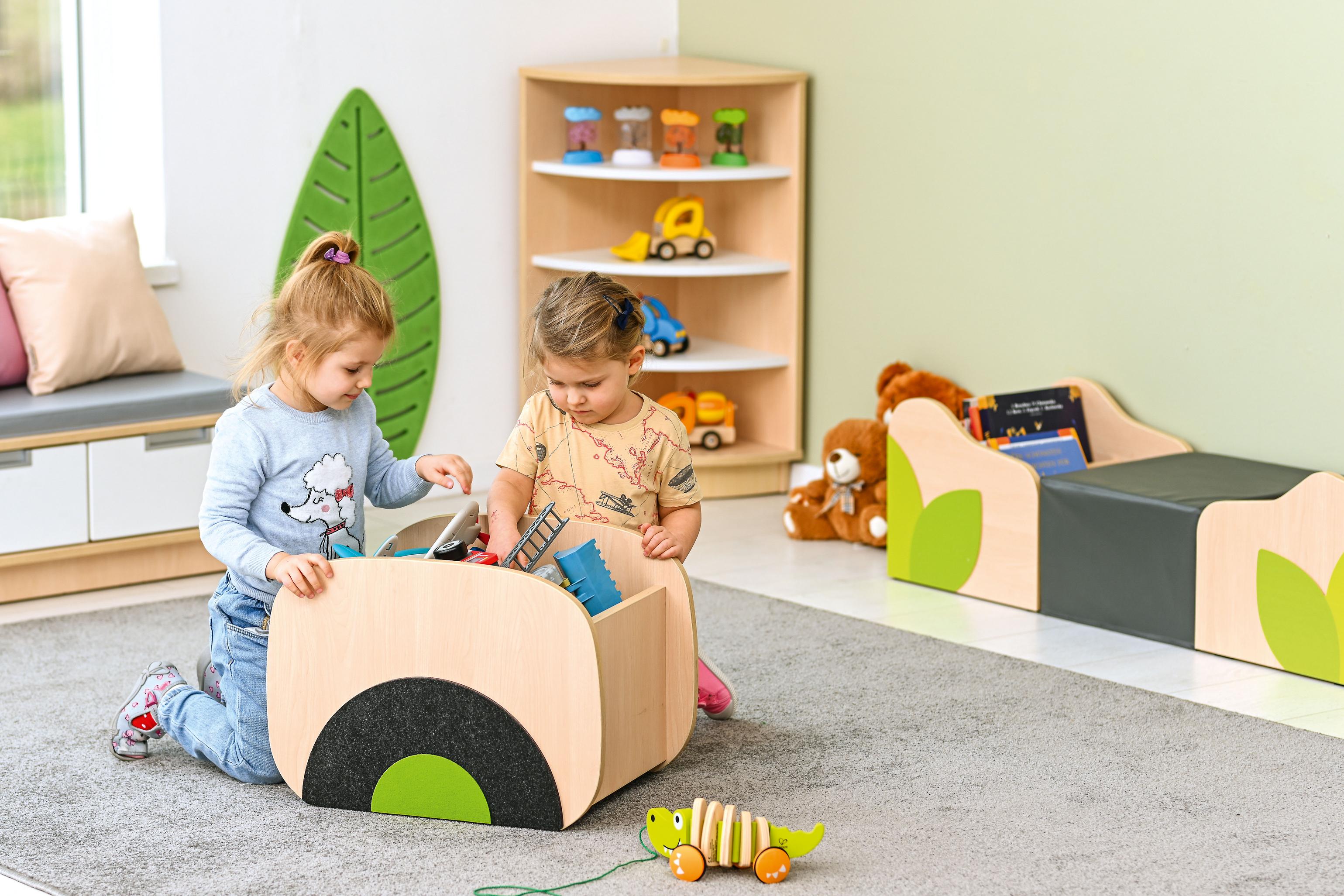 Flora Rollcontainer für Bücher und Spielzeug im Gruppenraum - Produkt wird im Kindergarten oder Schule genutzt.