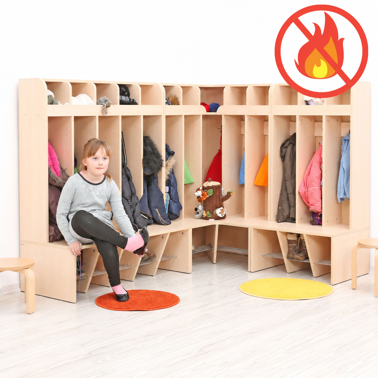 platzsparende Garderobe Mariposa schwer entflammbar