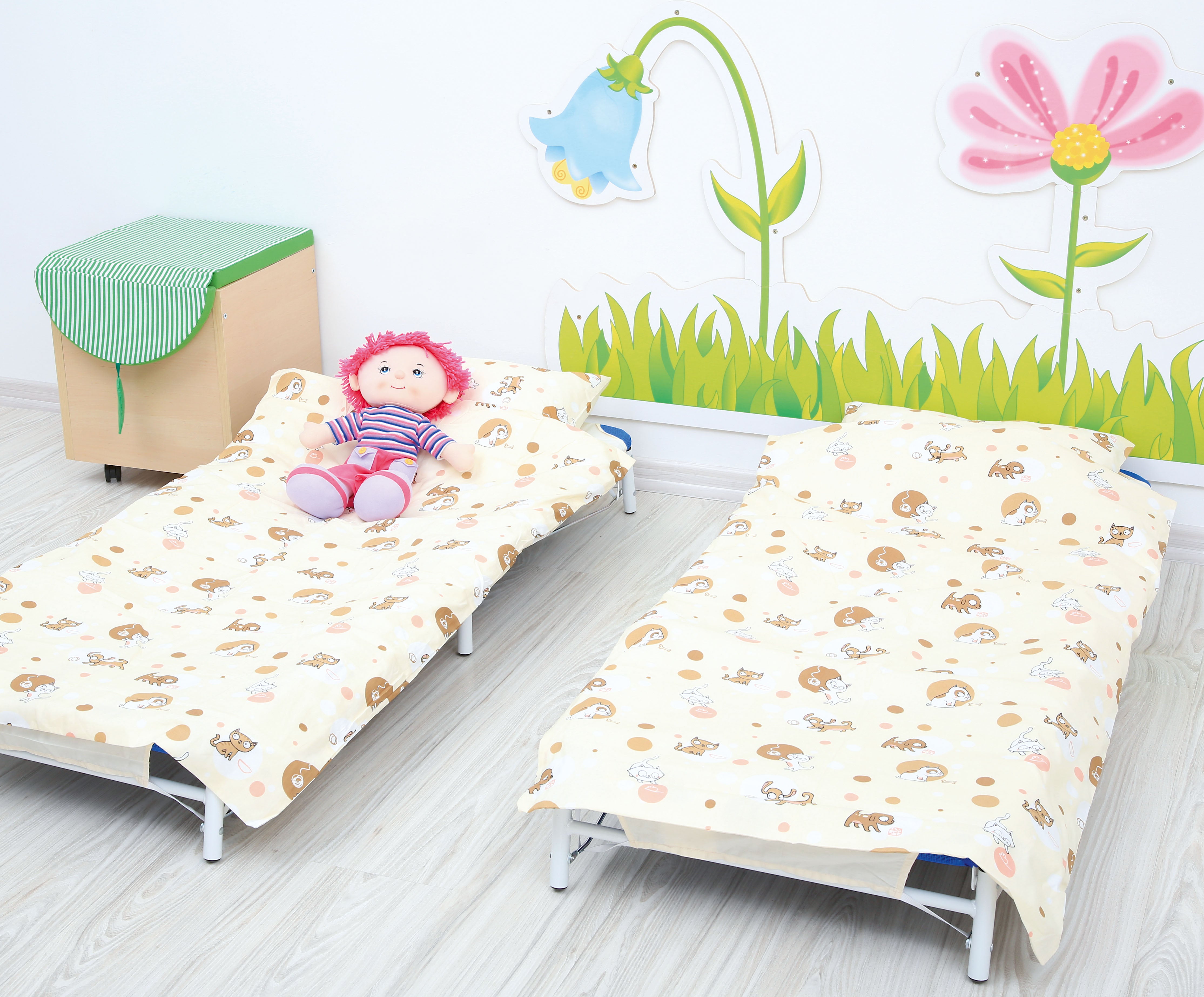 Im Ruheraum Bettwäsche für Krippenbett mit Puppe 2