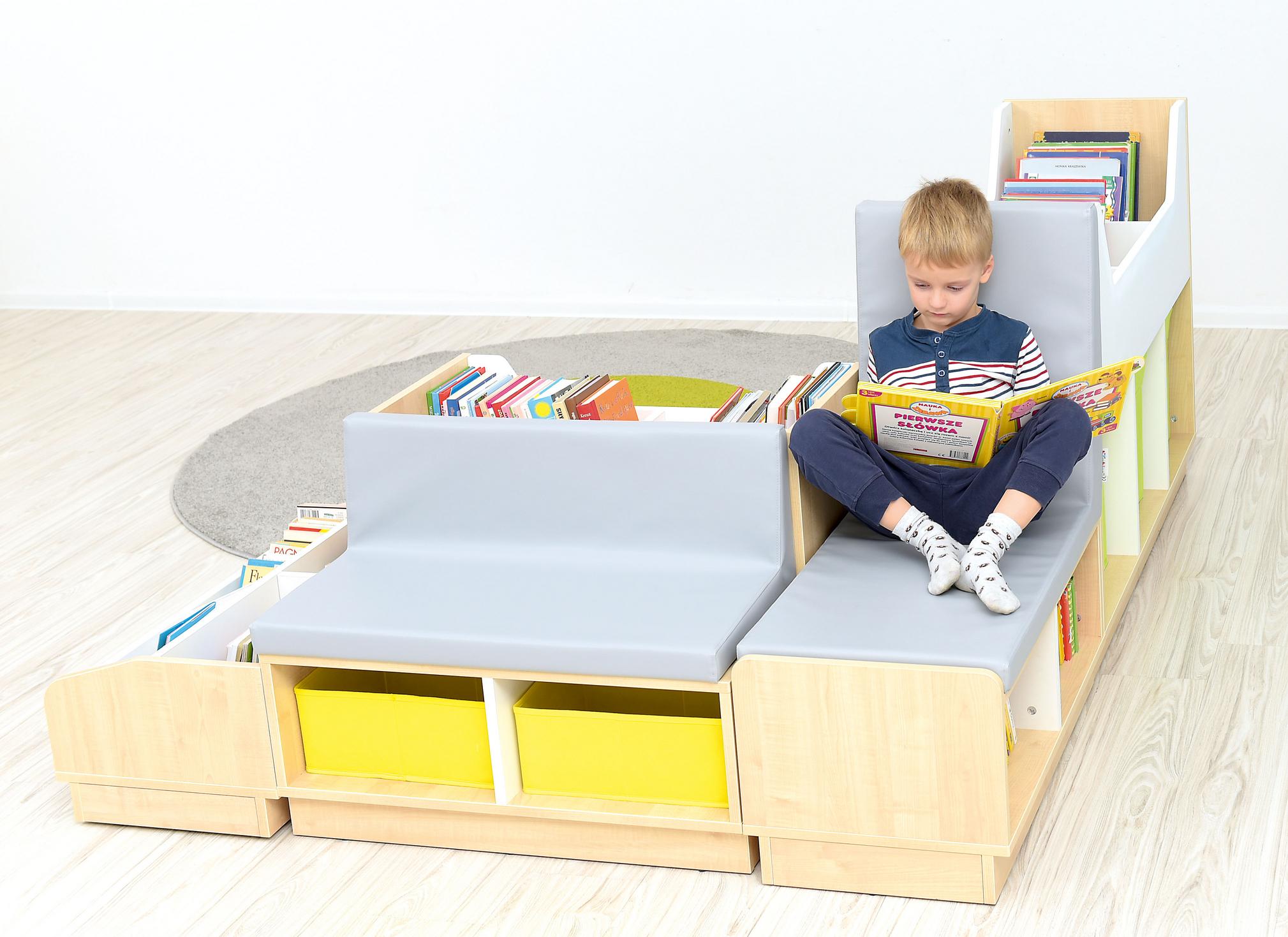 Kinderfreundliche Bücherbank in gemütlicher Leseecke Quadro-Leseecke. - Produkt wird im Kindergarten oder Schule genutzt.