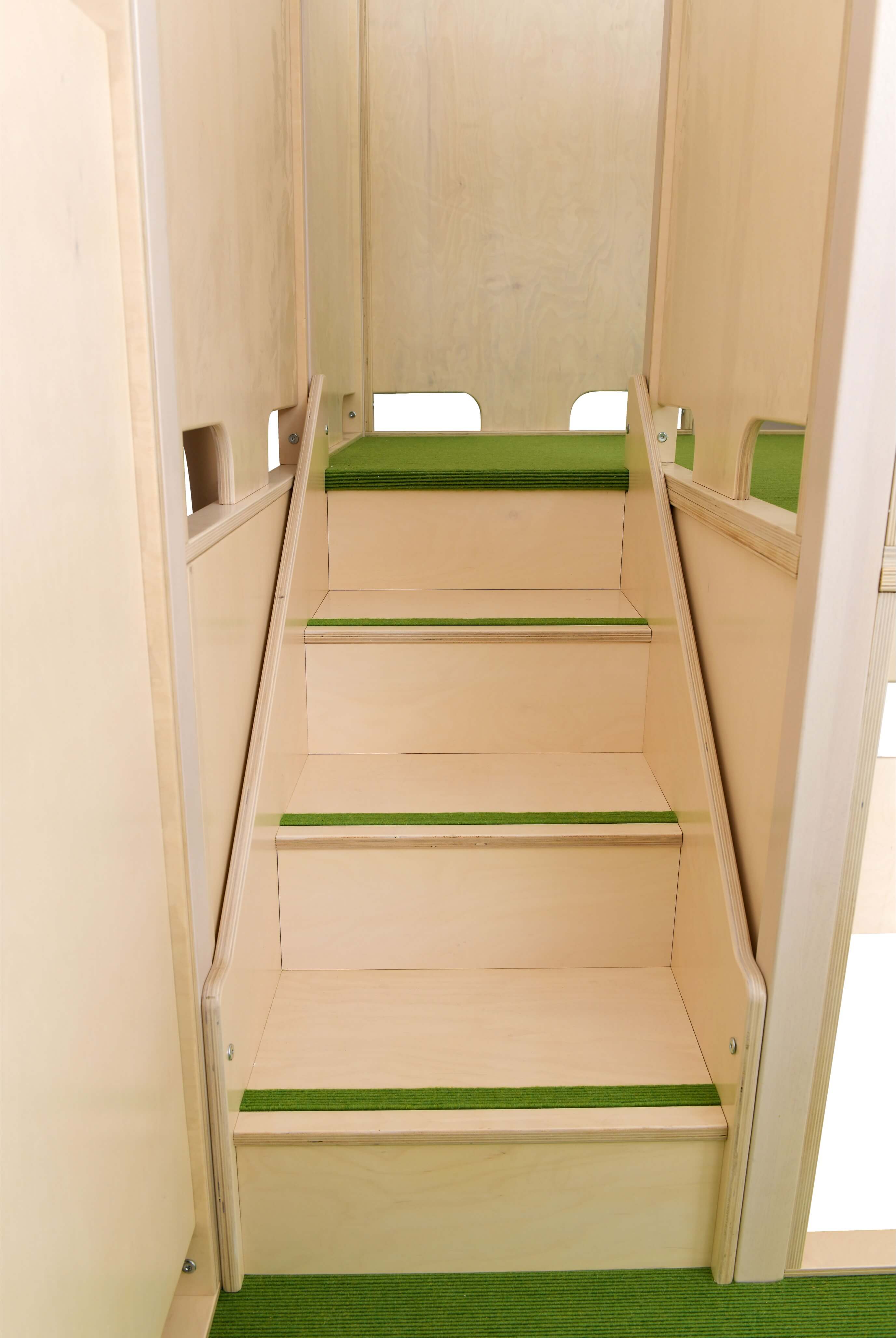 Kindergarten Hochebene Bianca Detailansicht Treppe