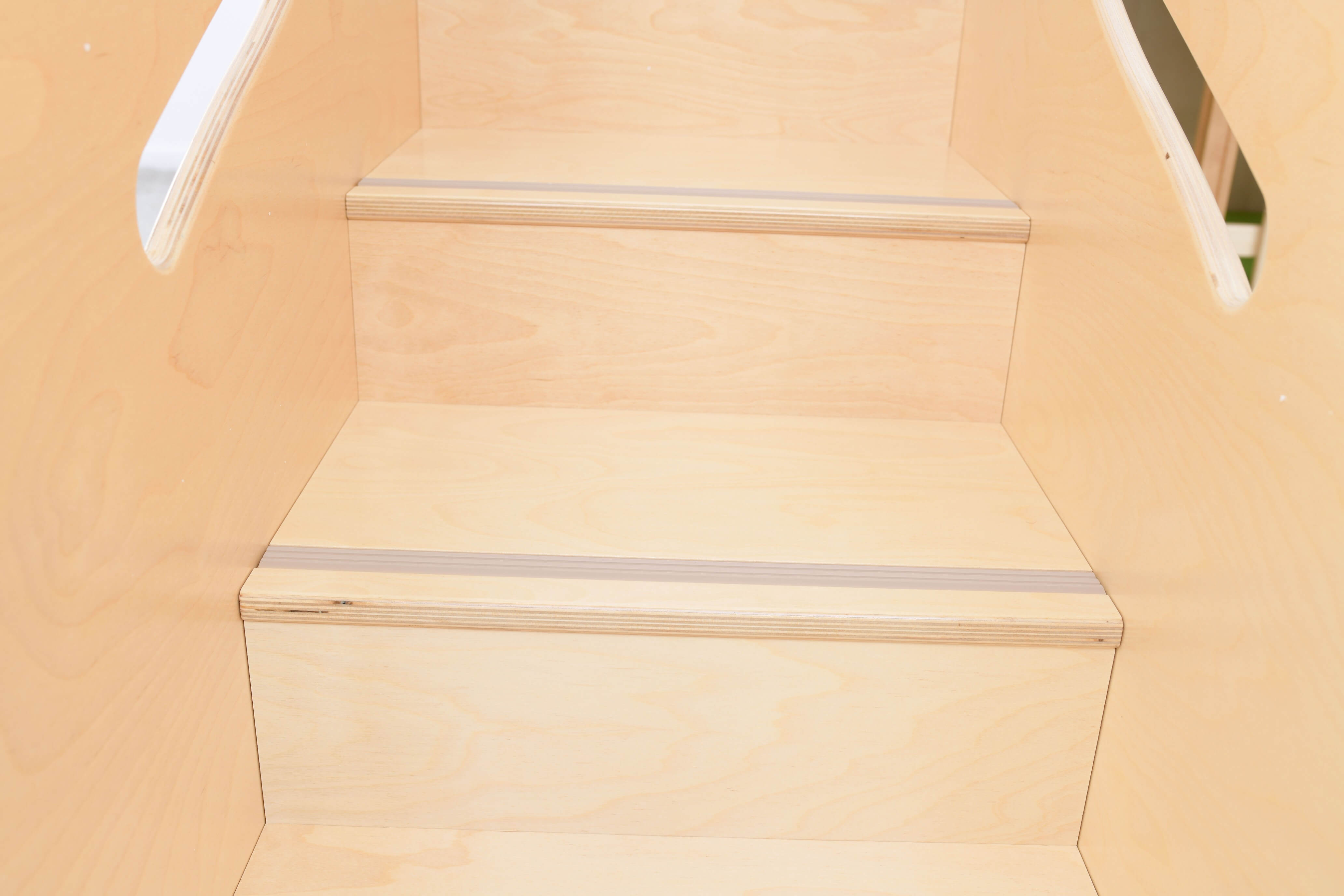 Kindergarten Spielburg Leo XXL Detailansicht Treppe 2