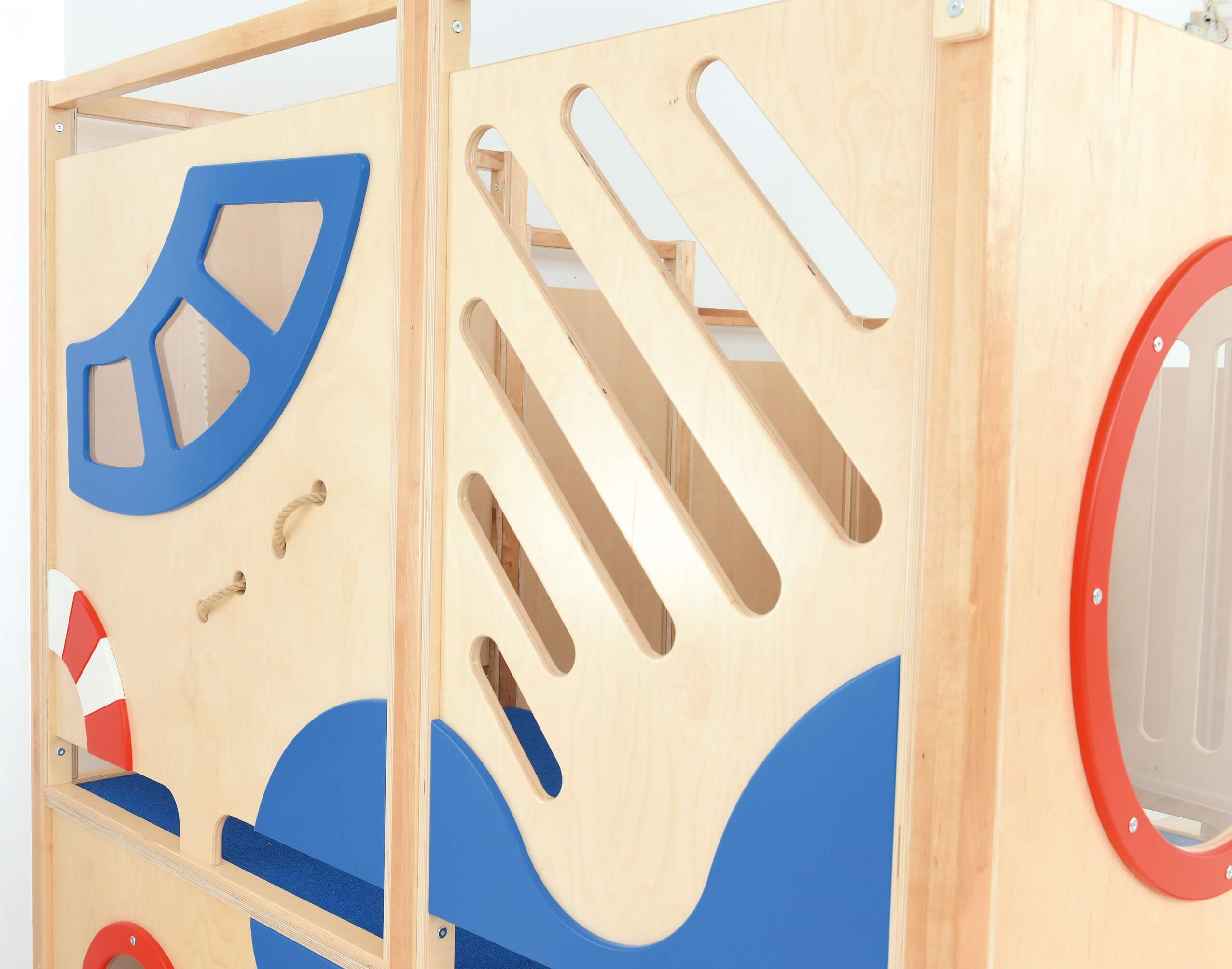 Kindergarten Spielburg Neptun Detailansicht Spielwand