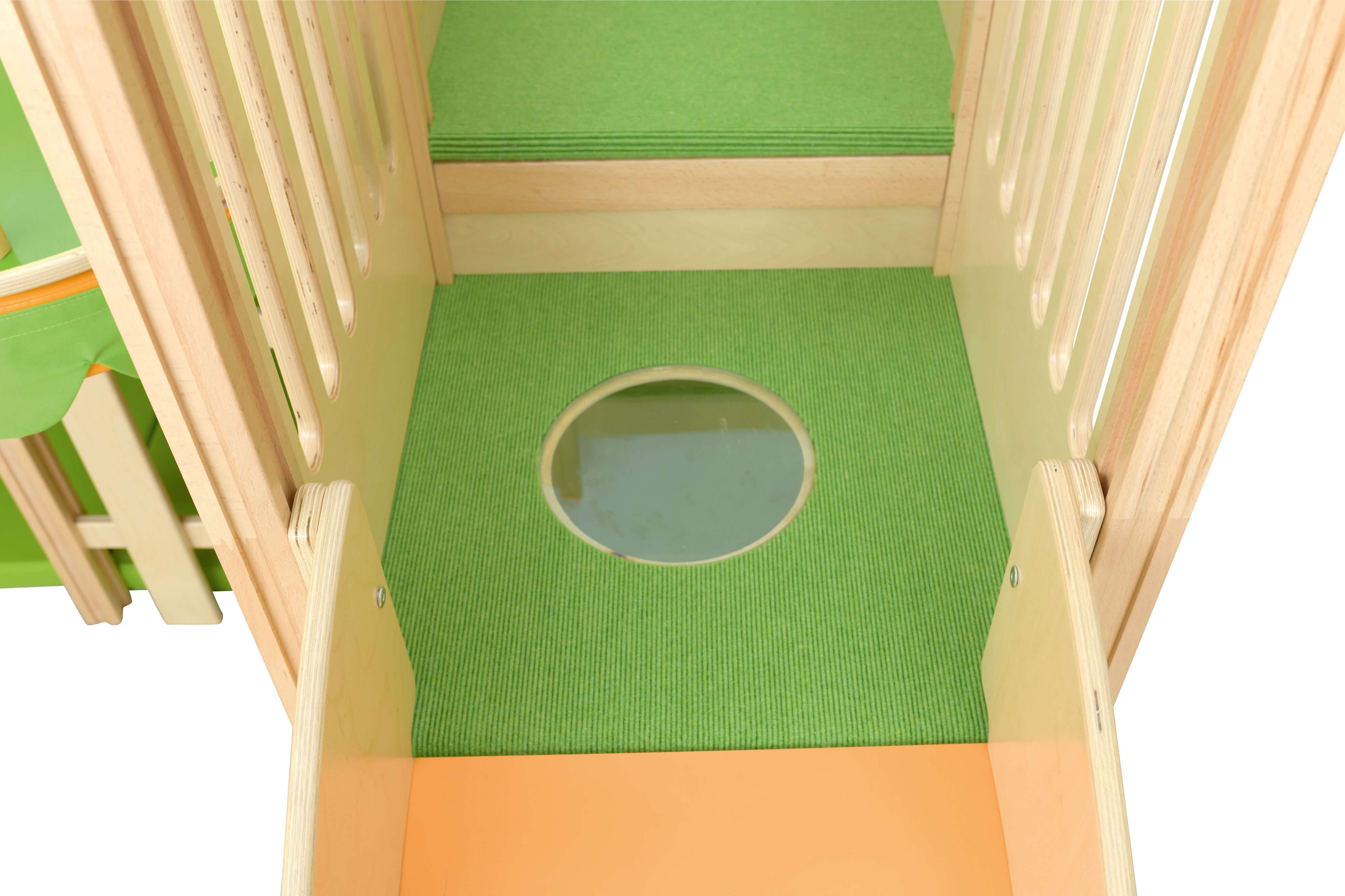 Kindergarten Spielecke Leo XL Detailansicht Bodenfenster obere Ebene