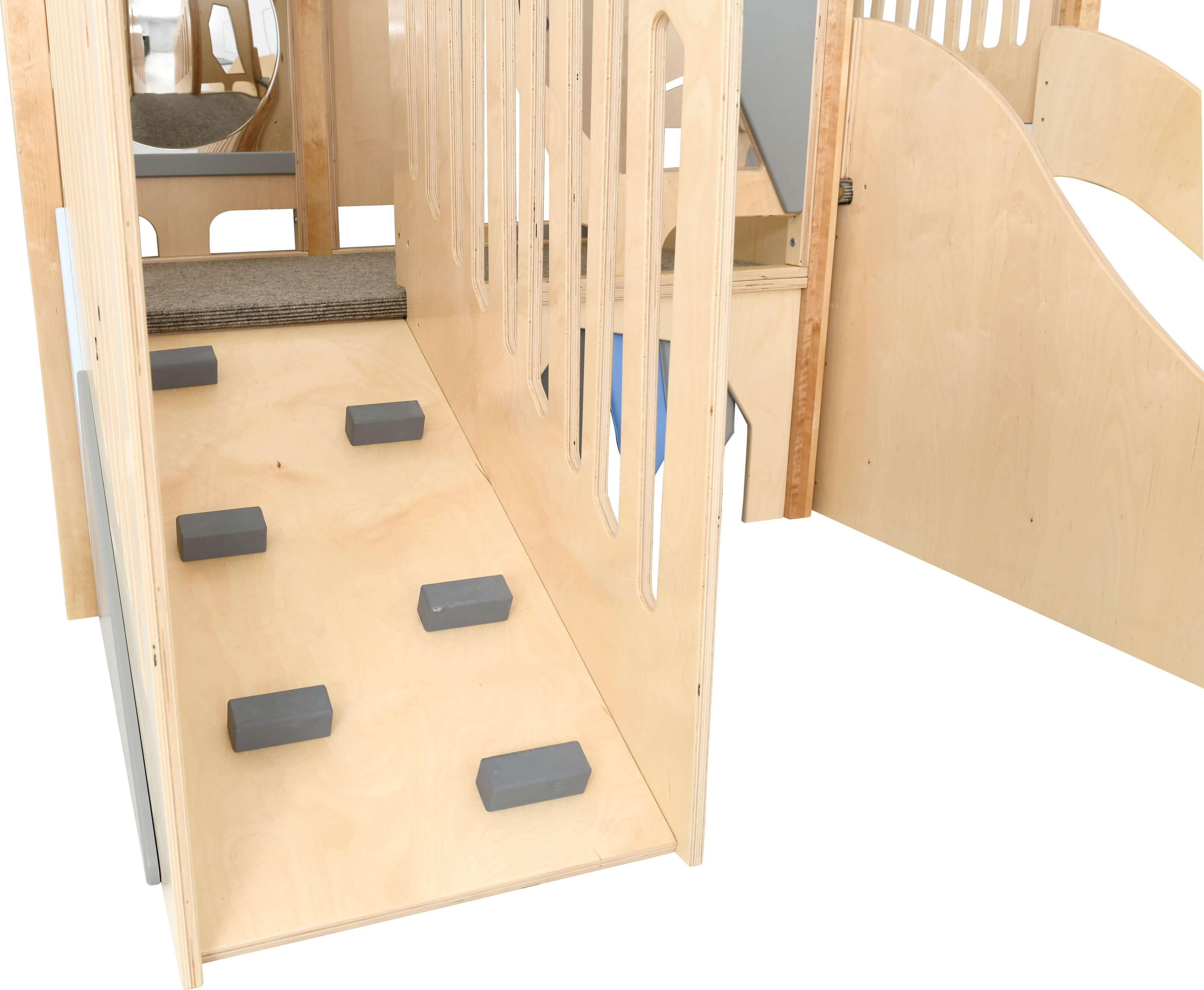 Kindergarten Spielpodest Alpenblick Detailansicht Treppe