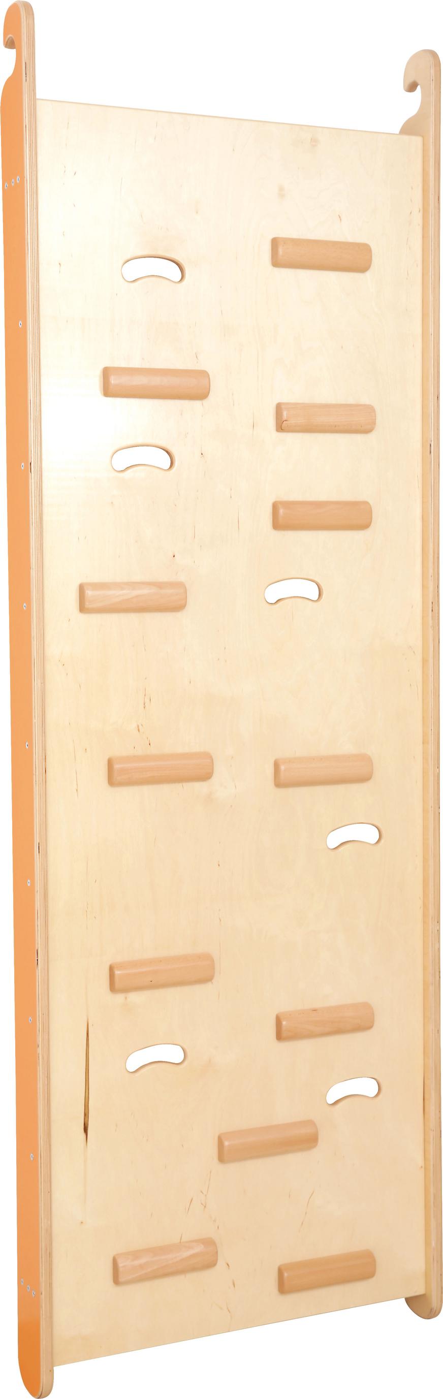 Kletterwand zum Einhängen, mit Stegen und Grifföffnungen.