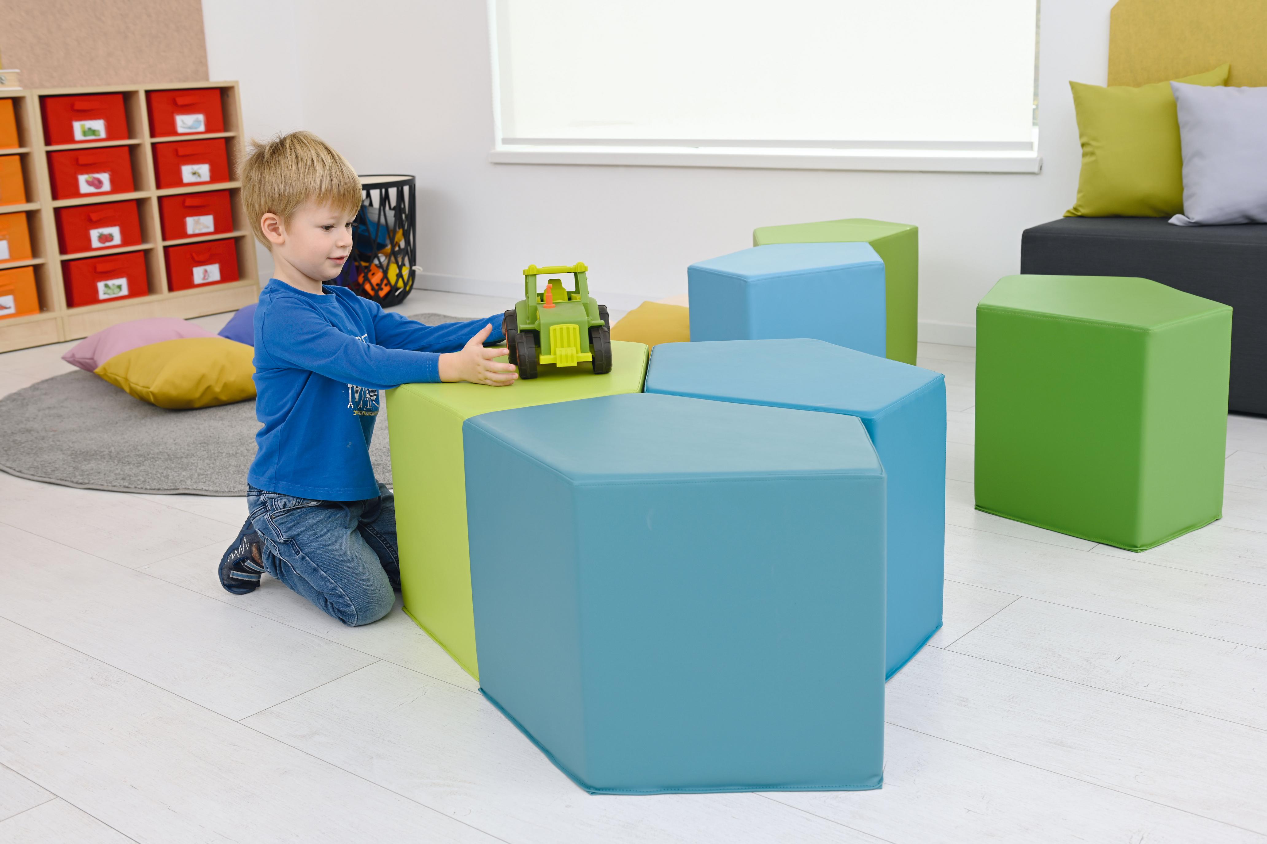Schaumstoff-Sitzgruppe Loris 1, Sitzhöhe 38 cm, Kind spielt