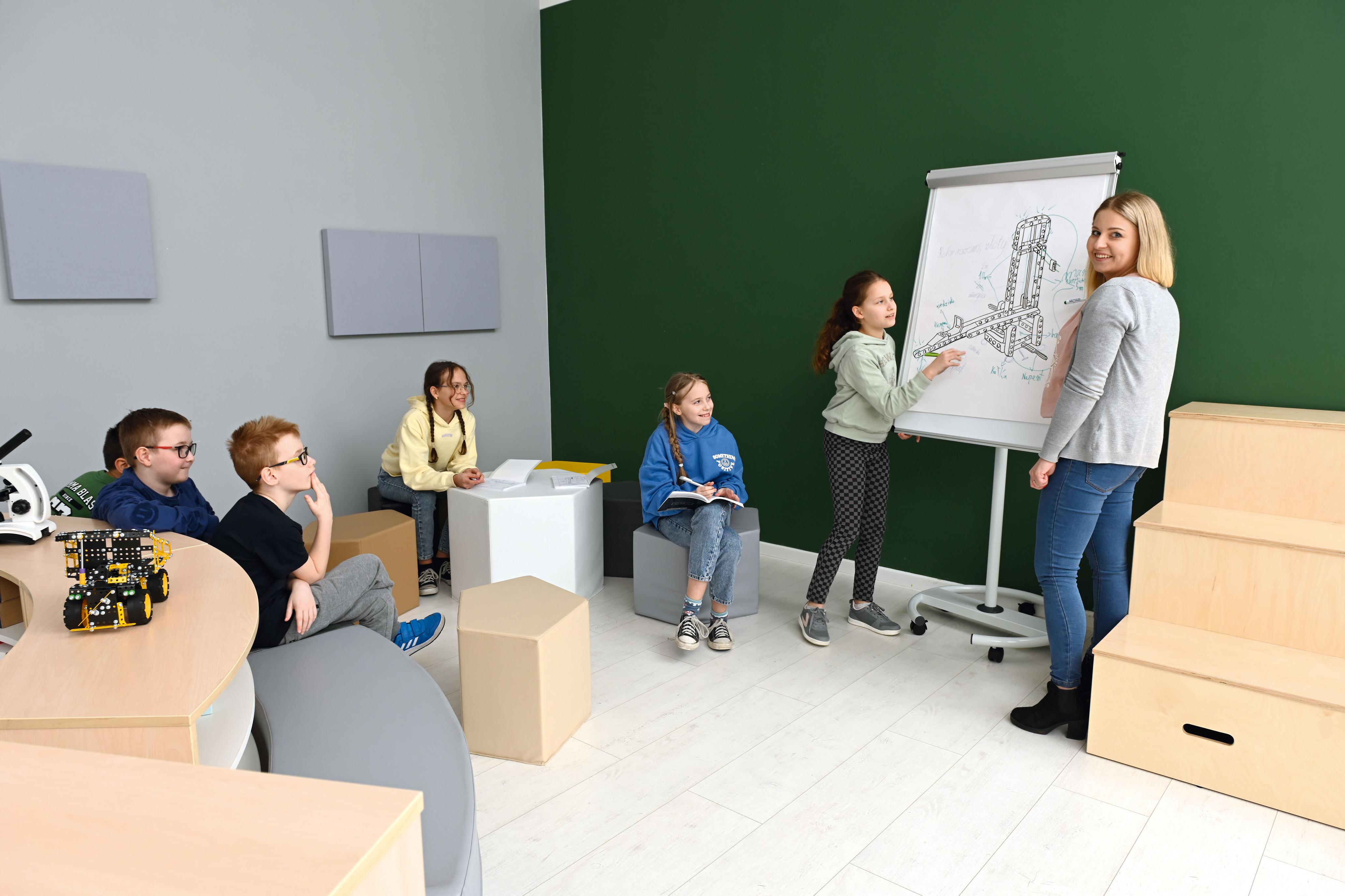 Schaumstoff-Sitzgruppe Loris 2 – Sitzhöhe 38cm im Klassenzimmer mit Kindern