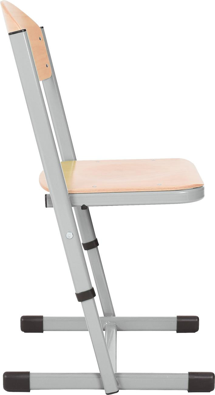 Schüler-Kufenstuhl in Seitenansicht mit Holzsitzfläche.