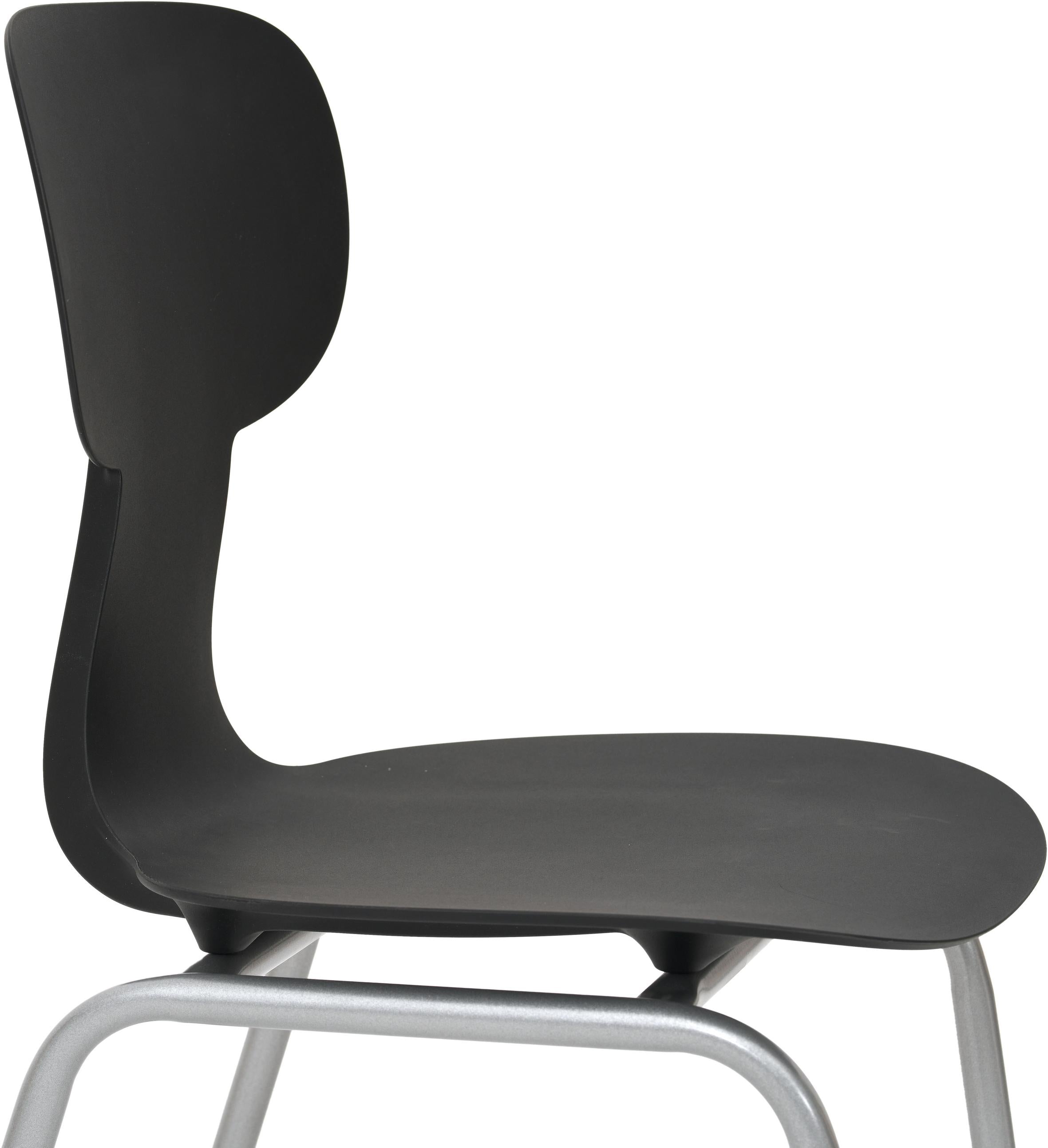 Schülerstuhl Ergo mit schwarzer Rückenlehne und Silbergestell.