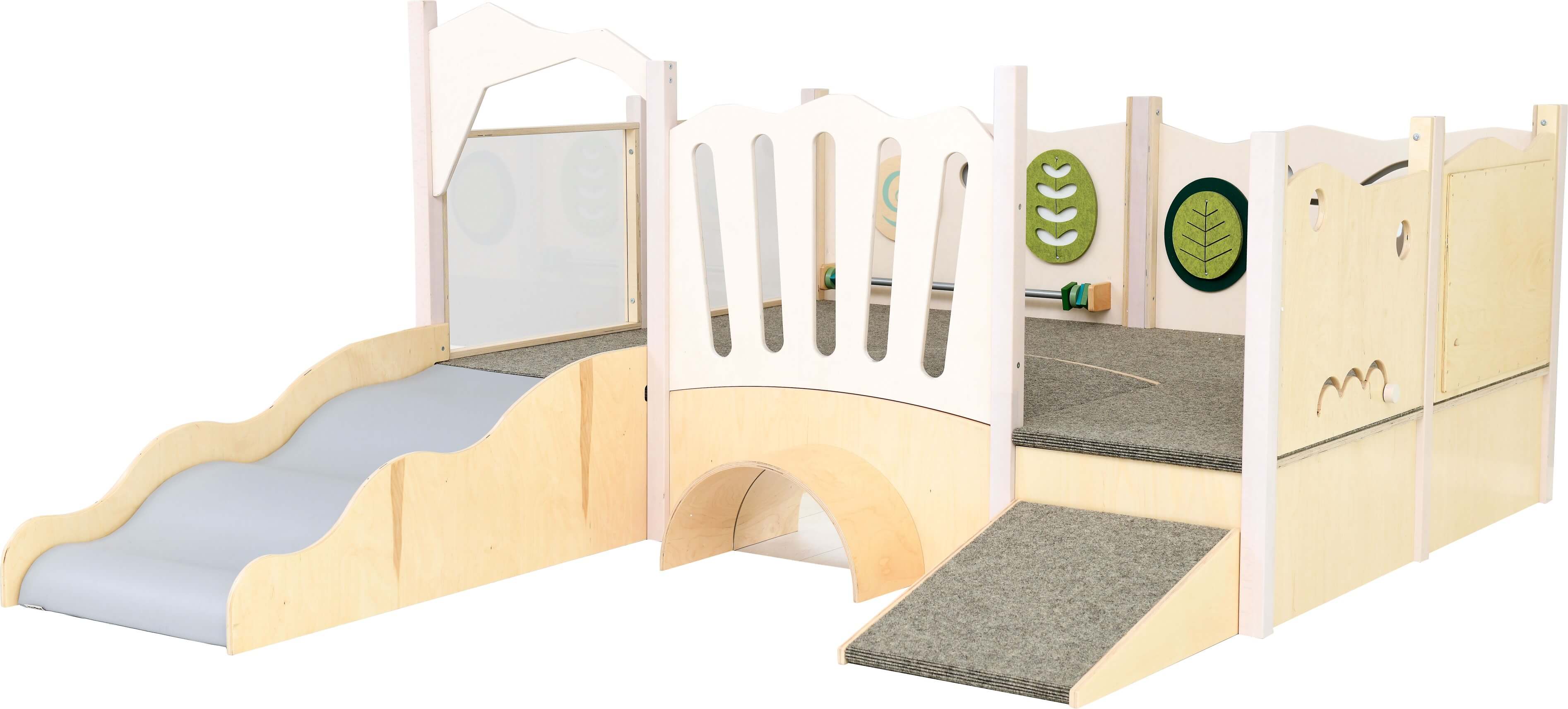 Spielpodest Iris für Kindergarten von vorne rechts