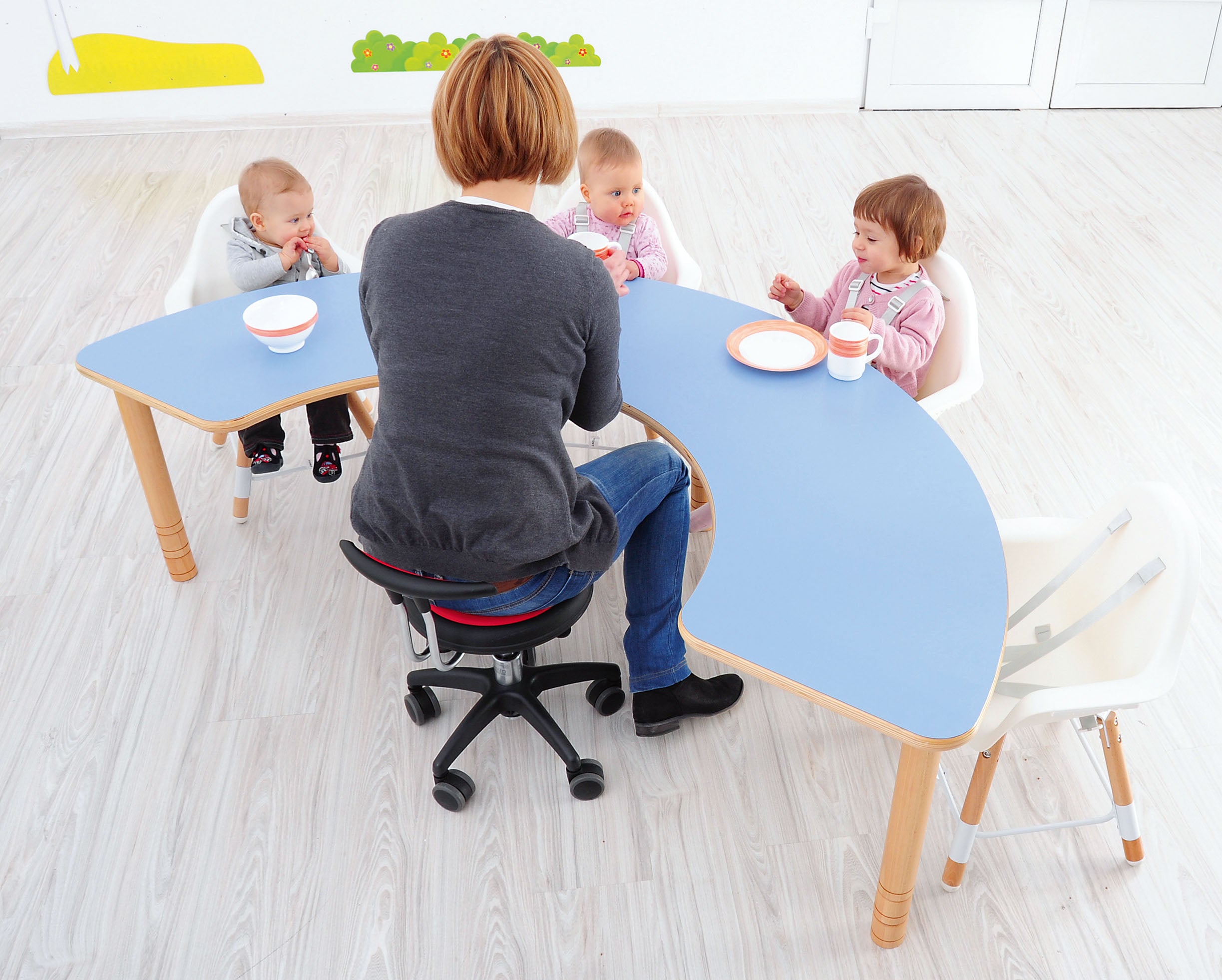 Tisch in hufeisenform für Kindergarten und Krippe im Gruppenraum