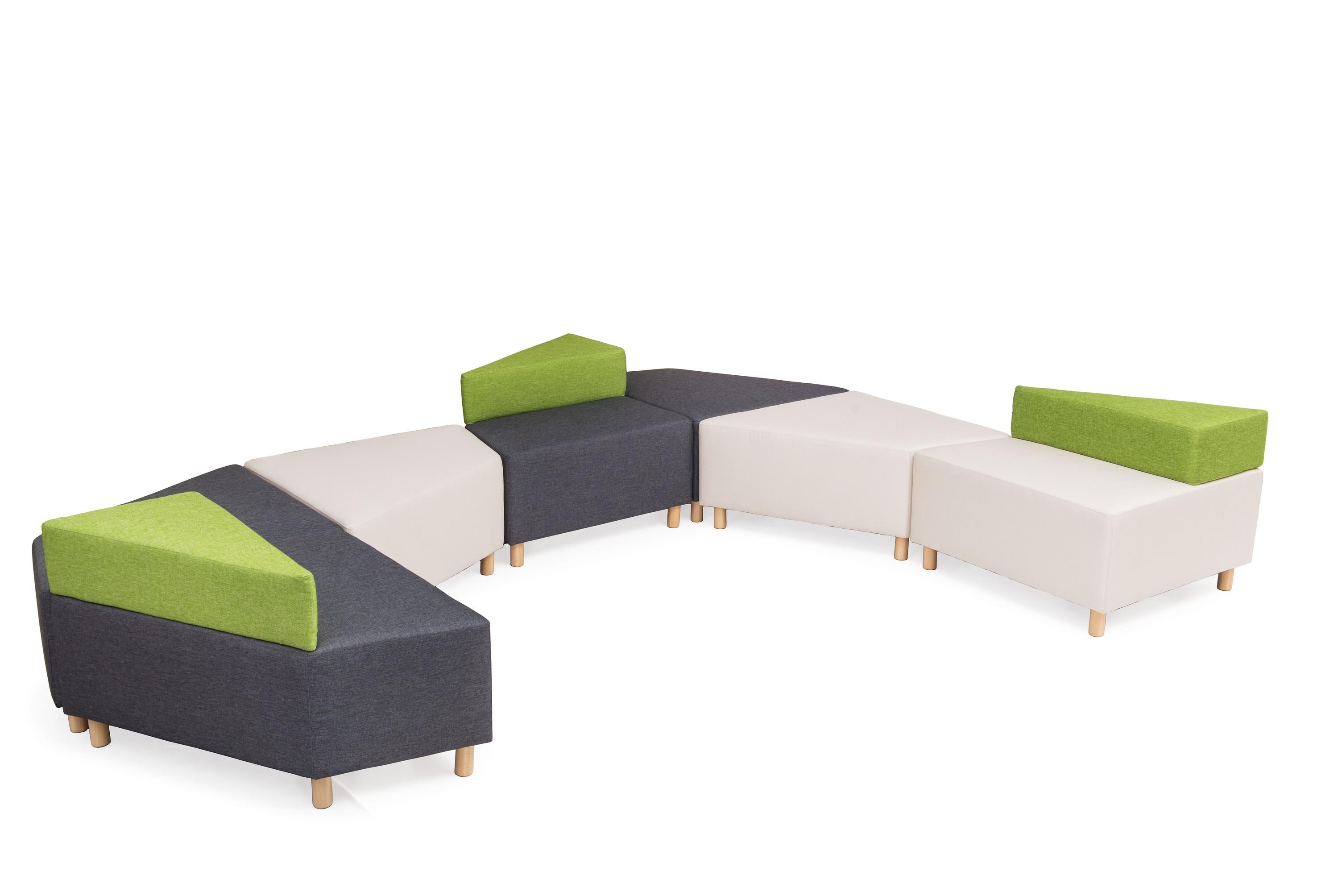 Modulare Sitzlandschaft ZigZag in Grün und Grau.