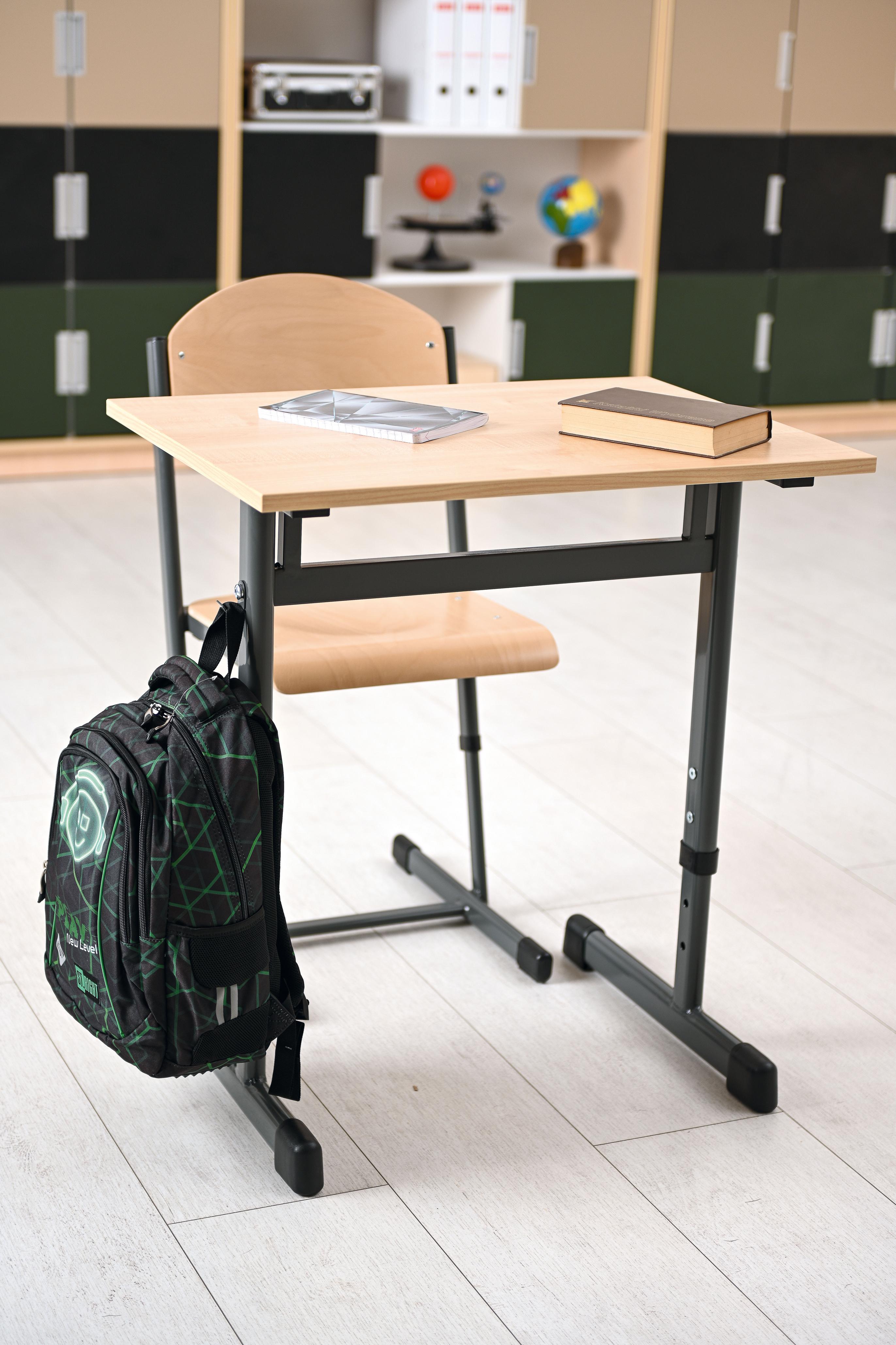 Einzeltisch höhenverstellbar in versch. Farben im Klassenzimmer.