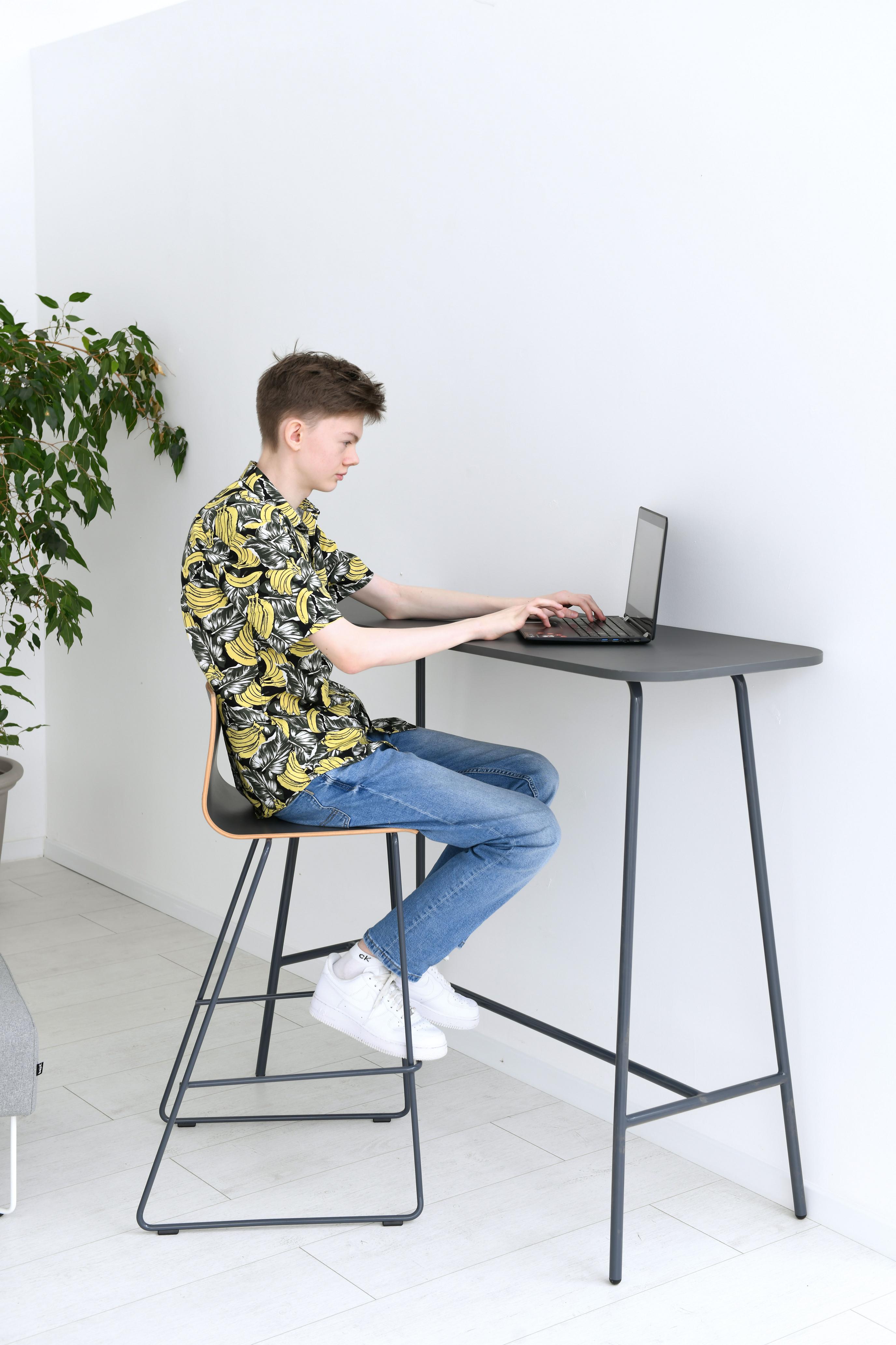 Barhocker Cool im modernen Schul- oder Konferenzraum.
