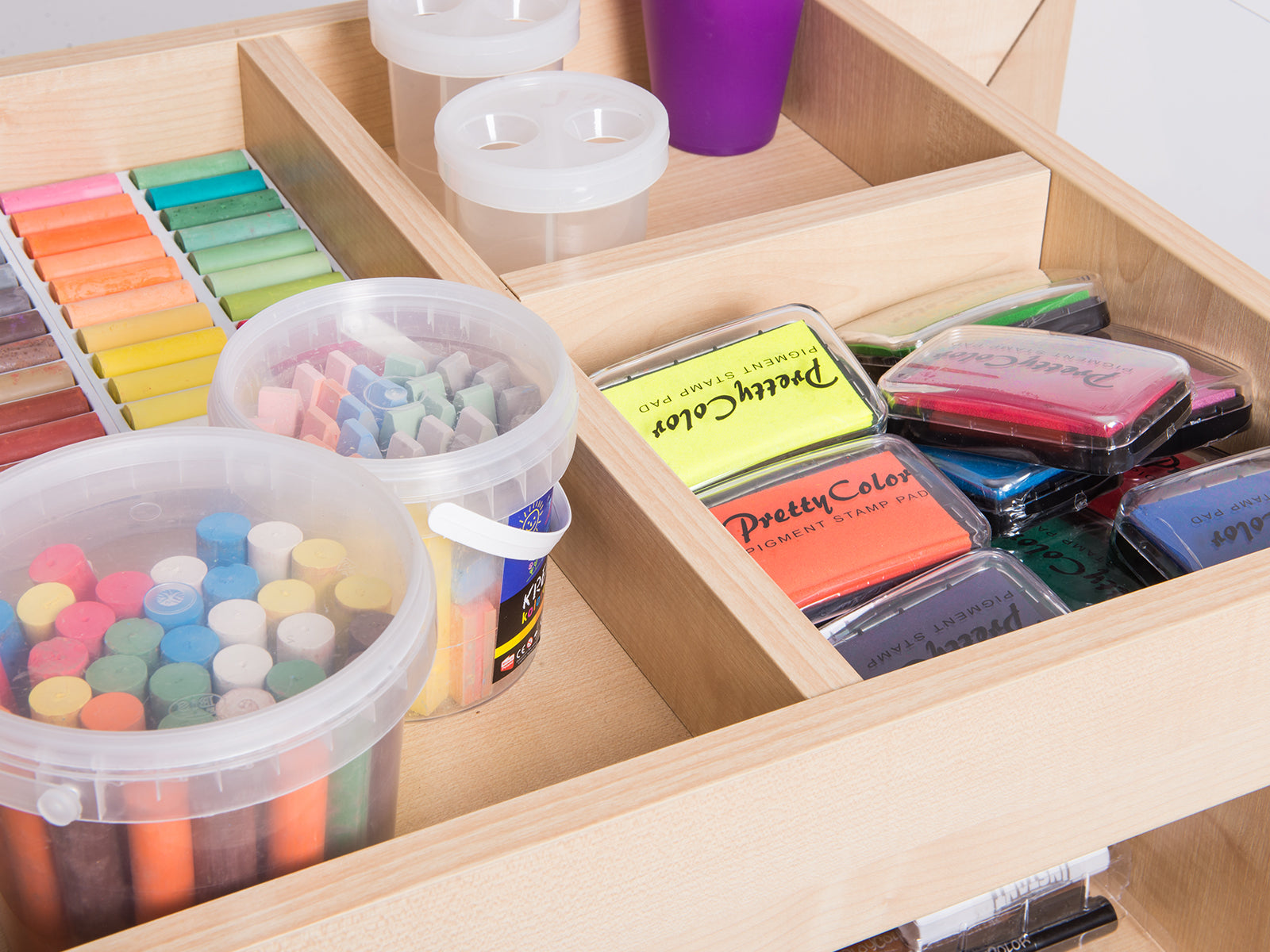 armoire mobile pour accessoires d'art