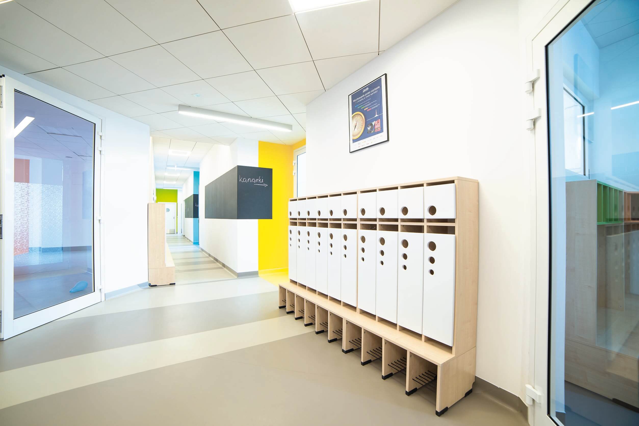 Garderobe Bubble-Serie mit Bank, Konfigurierbar - versch. Farben. Geeignet für Kita, Kindergarten und Schule.